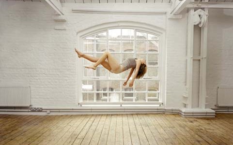 sam taylor-wood - self-portrait, suspended